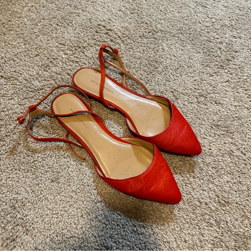 Gently worn red-orange calf fur pointy toe shoes - Picture 4 of 8